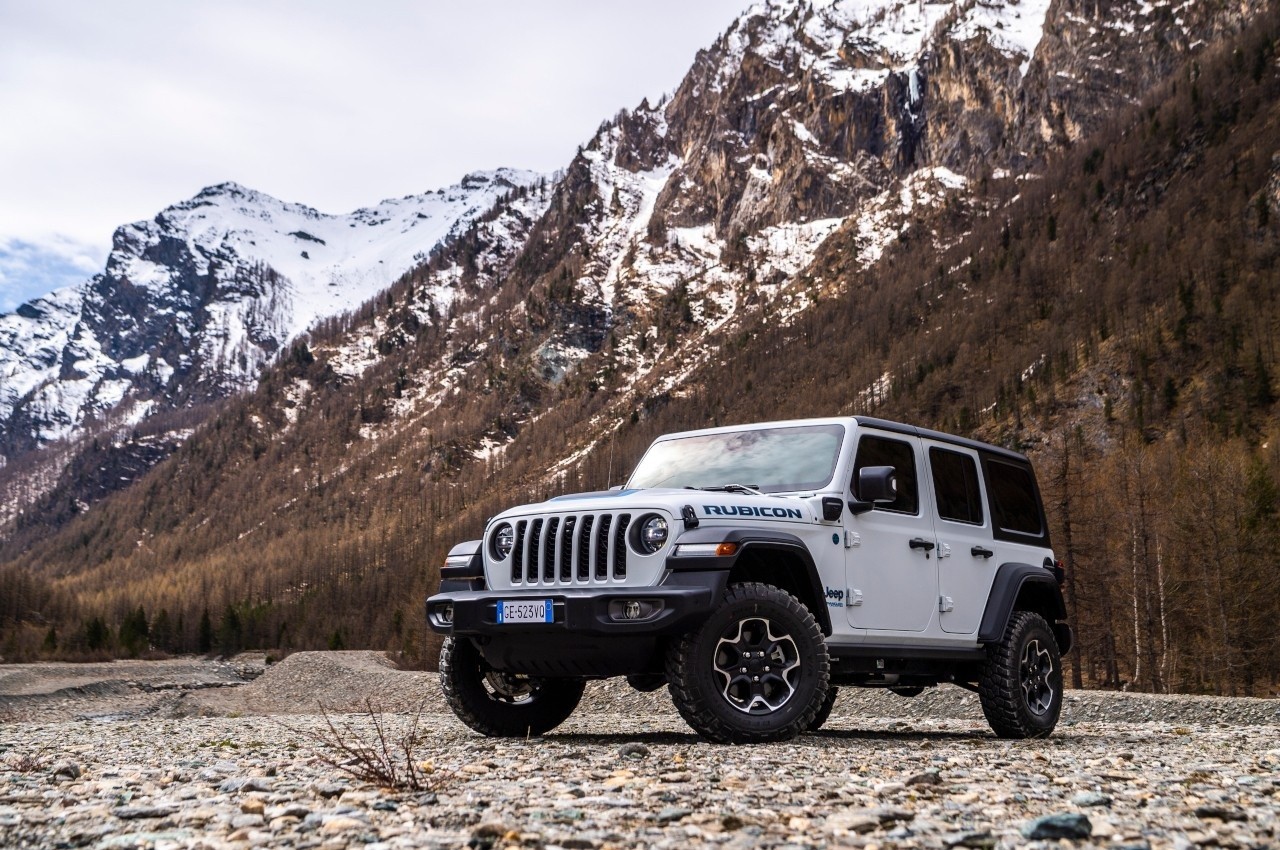 Jeep Wrangler 4xe 2021: immagini ufficiali