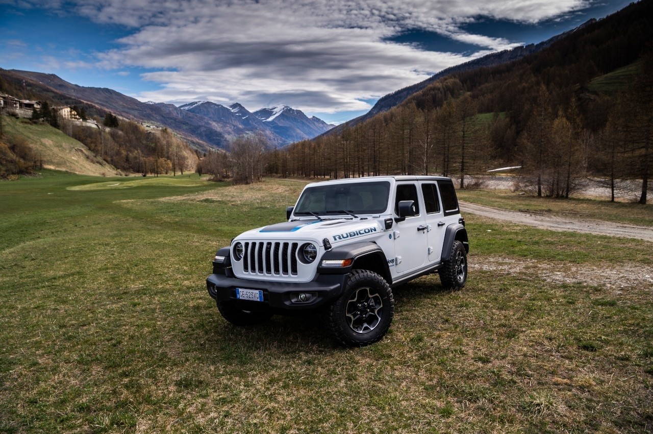 Jeep Wrangler 4xe 2021: immagini ufficiali