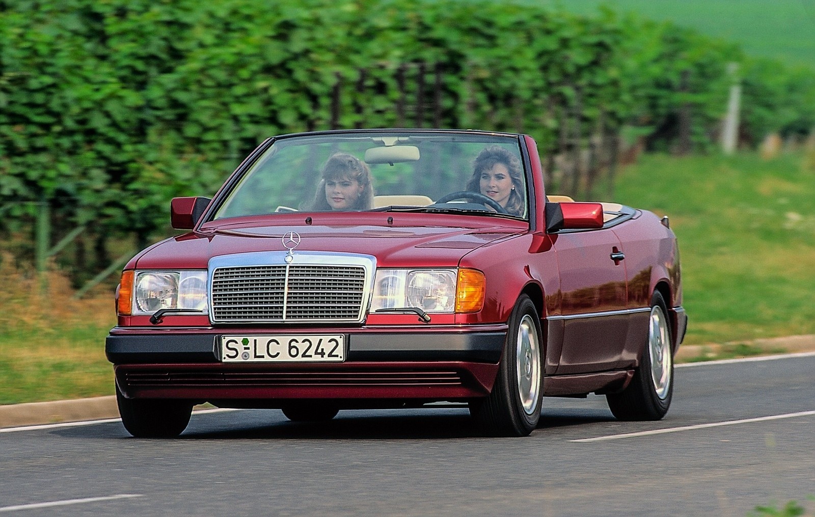 Mercedes-Benz Classe E Cabrio: 30 anni nelle immagini