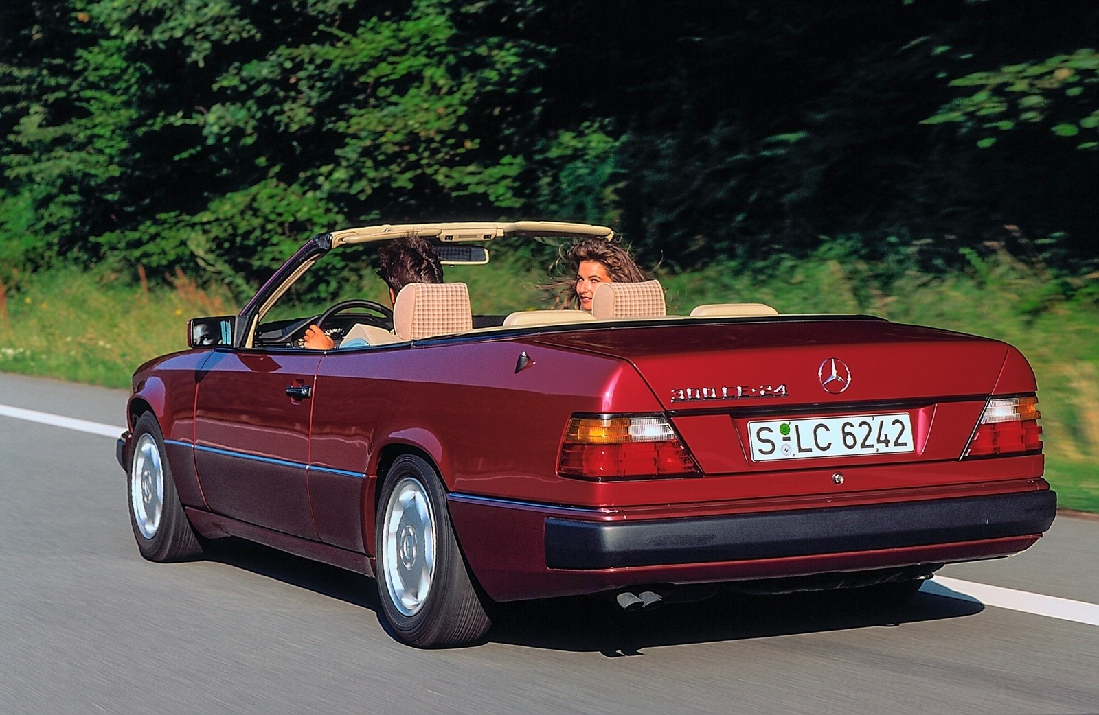 Mercedes-Benz Classe E Cabrio: 30 anni nelle immagini