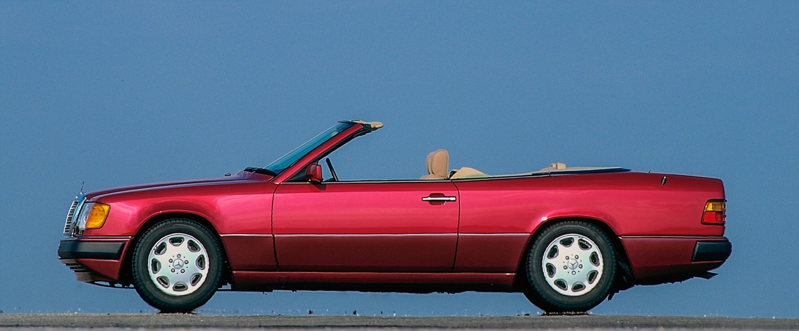 Mercedes-Benz Classe E Cabrio: 30 anni nelle immagini