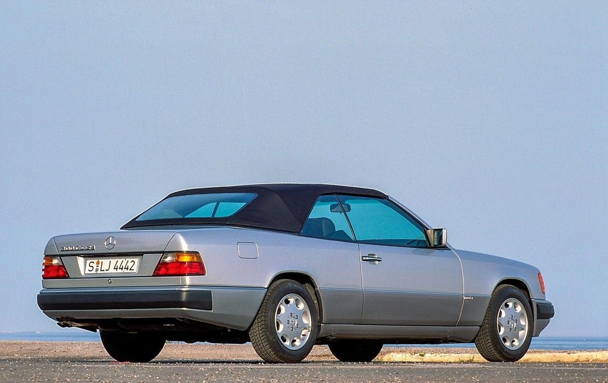 Mercedes-Benz Classe E Cabrio: 30 anni nelle immagini