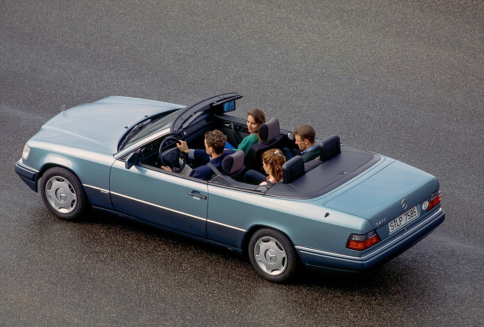 Mercedes-Benz Classe E Cabrio: 30 anni nelle immagini