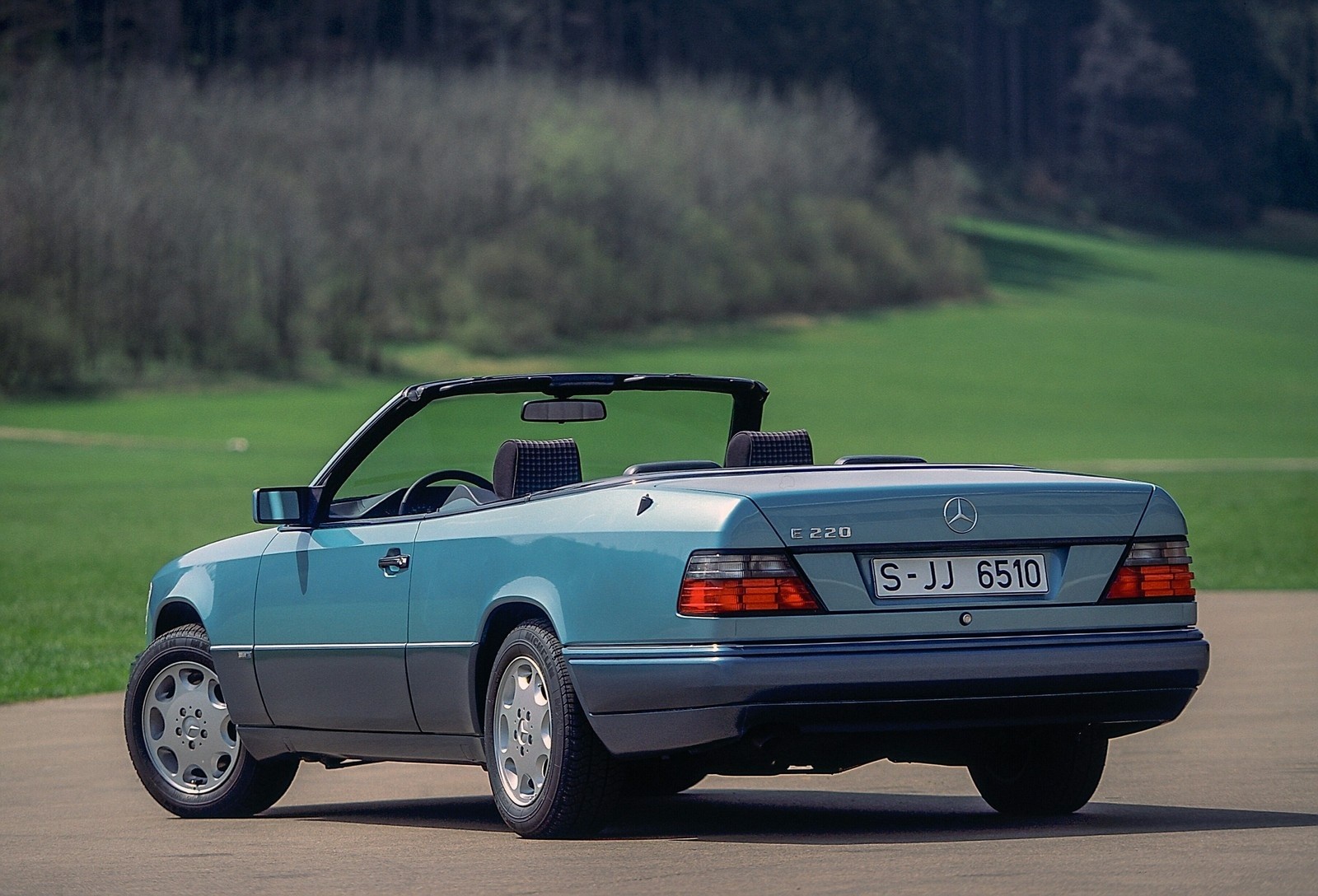 Mercedes-Benz Classe E Cabrio: 30 anni nelle immagini