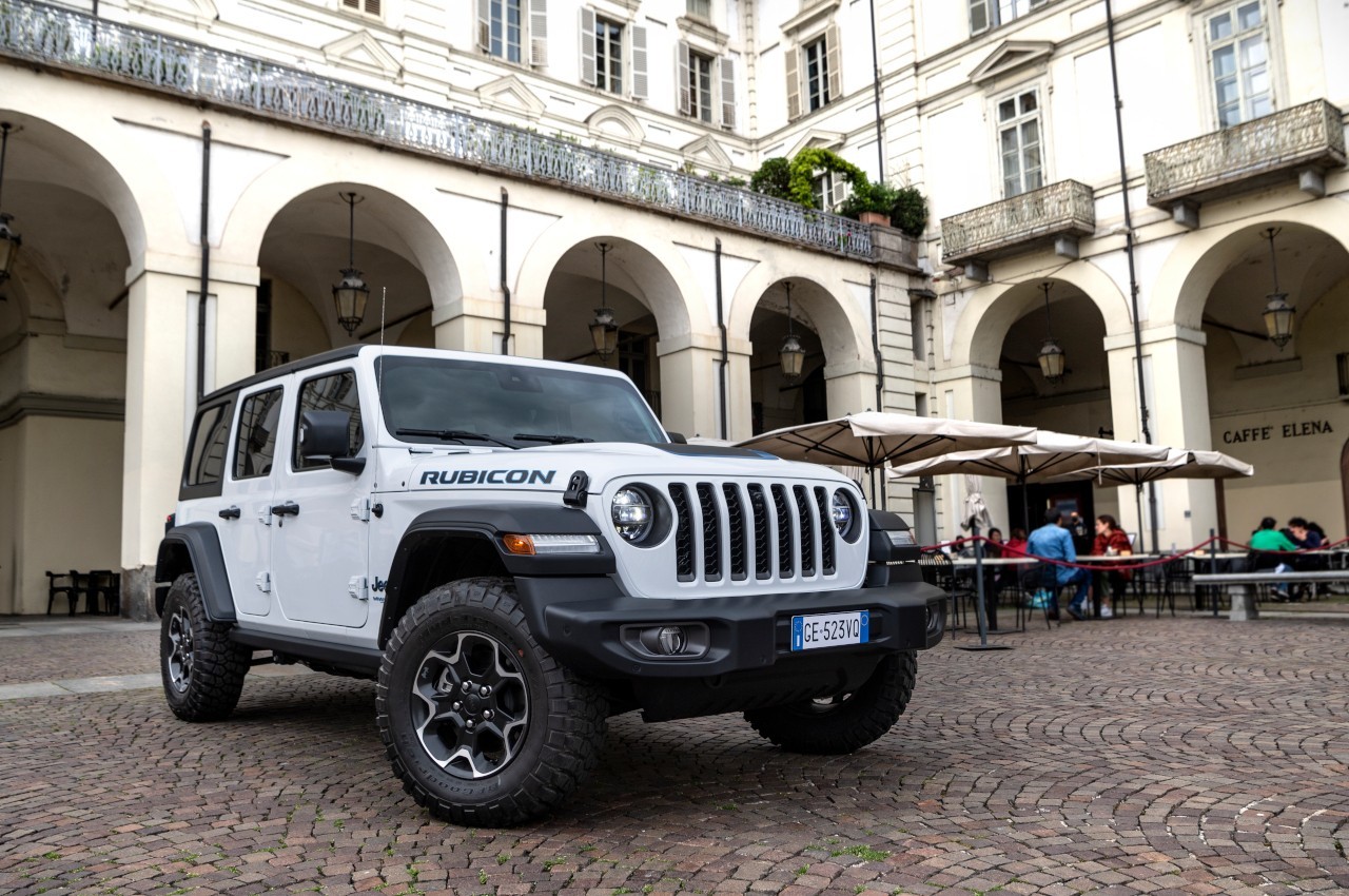 Jeep Wrangler 4xe 2021: immagini ufficiali