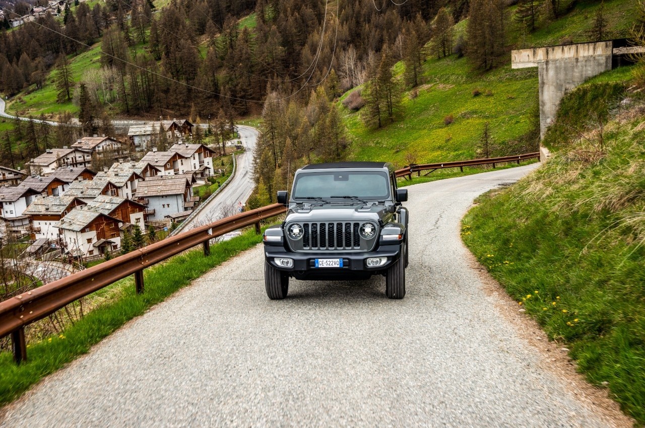 Jeep Wrangler 4xe 2021: immagini ufficiali