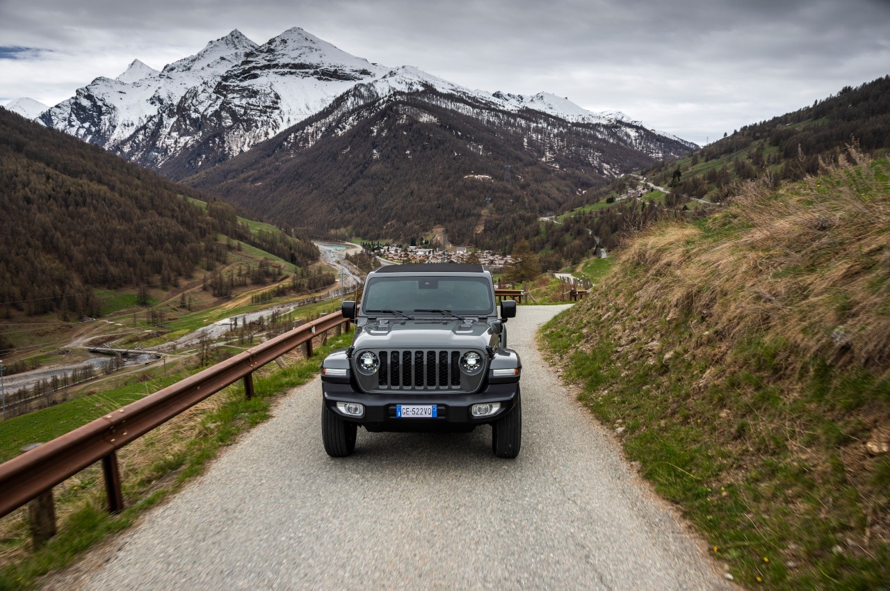 Jeep Wrangler 4xe 2021: immagini ufficiali