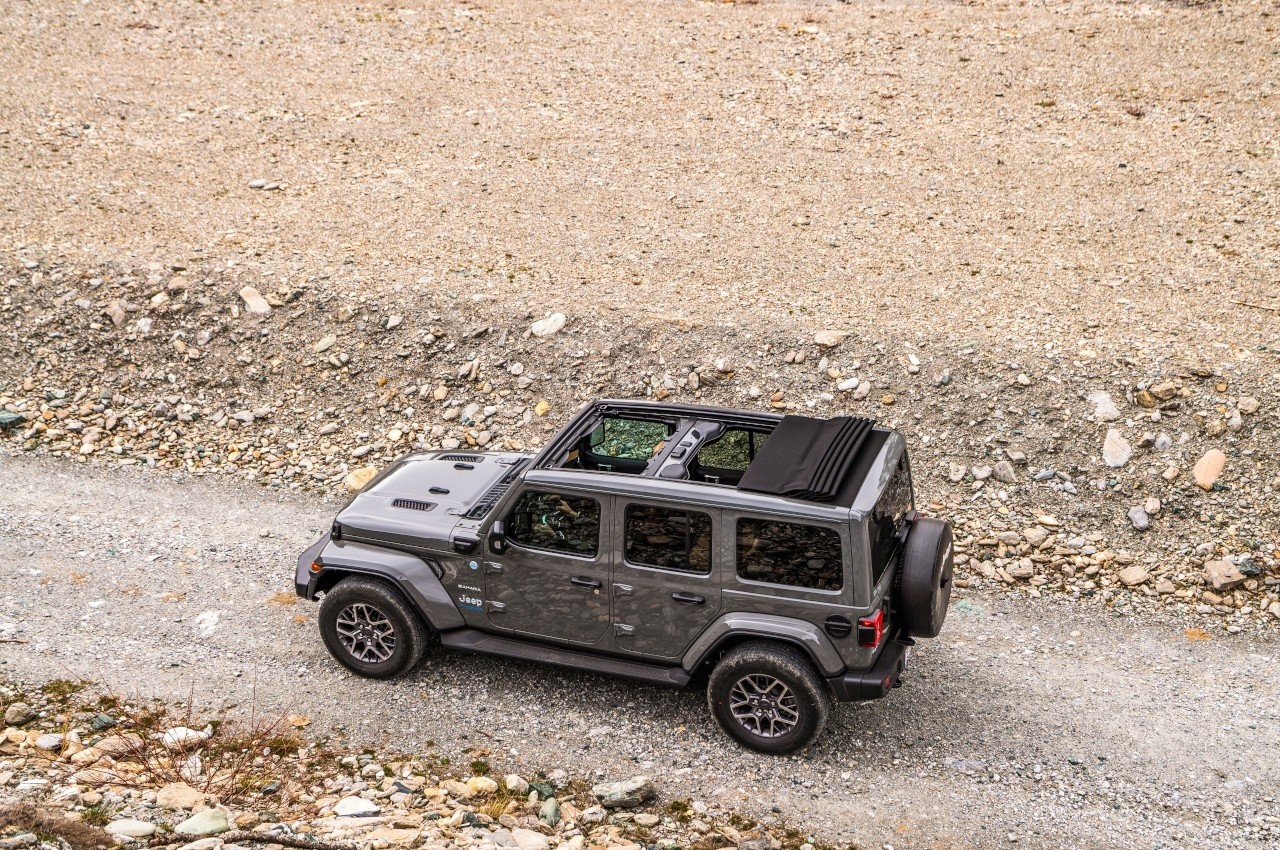 Jeep Wrangler 4xe 2021: immagini ufficiali