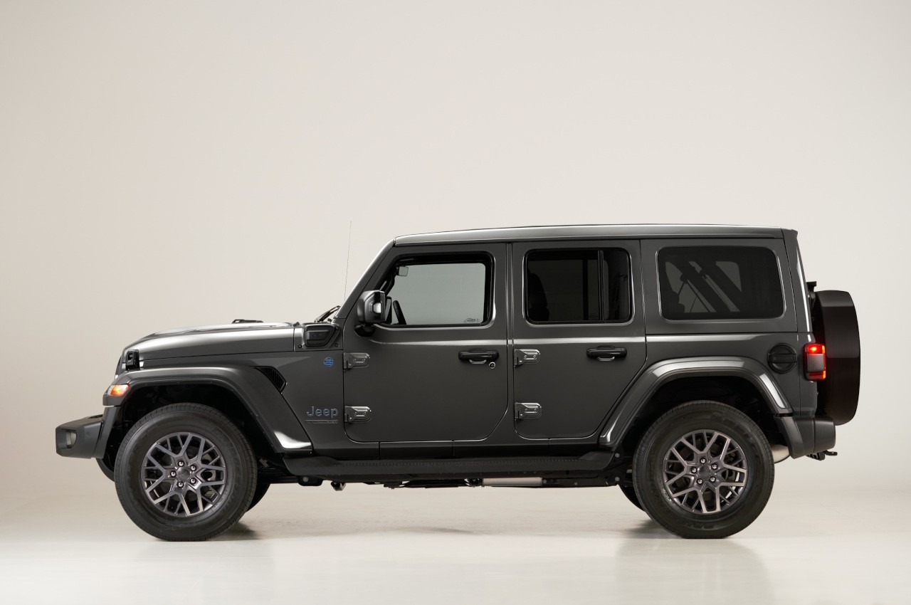 Jeep Wrangler 4xe 2021: immagini ufficiali