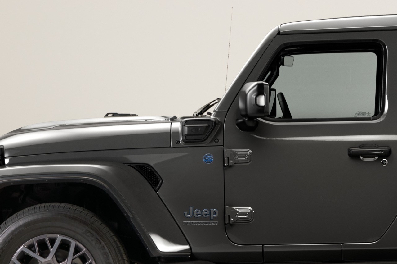 Jeep Wrangler 4xe 2021: immagini ufficiali