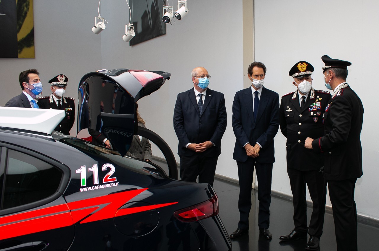 Alfa Romeo Giulia 2021 consegnata ai Carabinieri