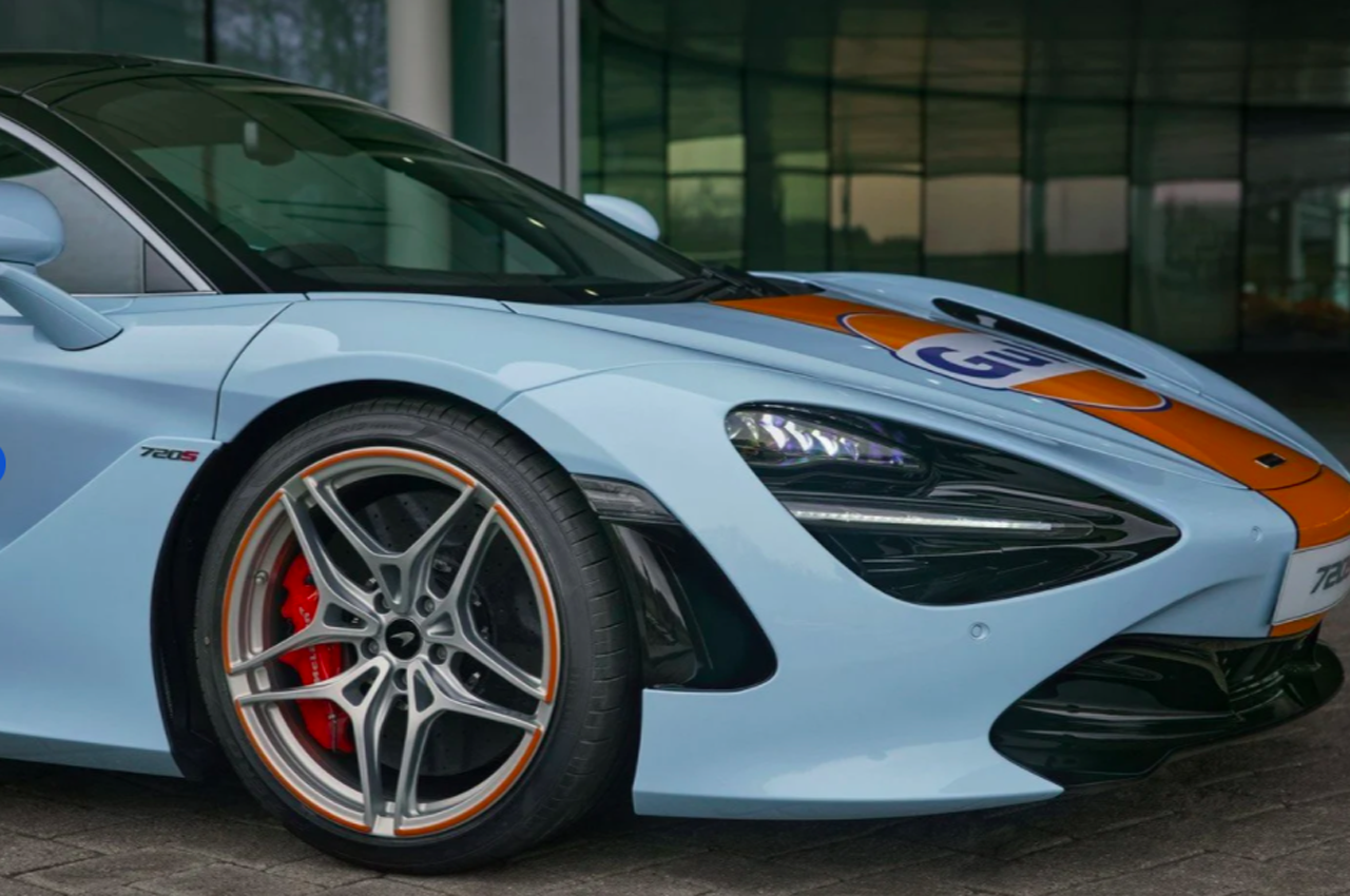 McLaren 720S Gulf Racing: immagini ufficiali