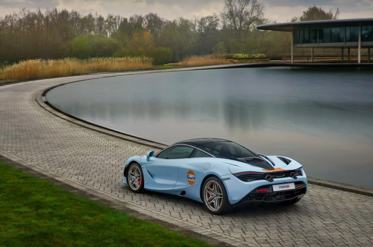 McLaren 720S Gulf Racing: immagini ufficiali