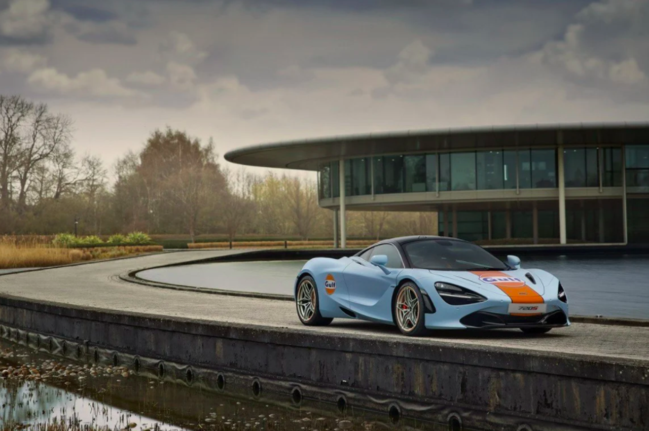 McLaren 720S Gulf Racing: immagini ufficiali