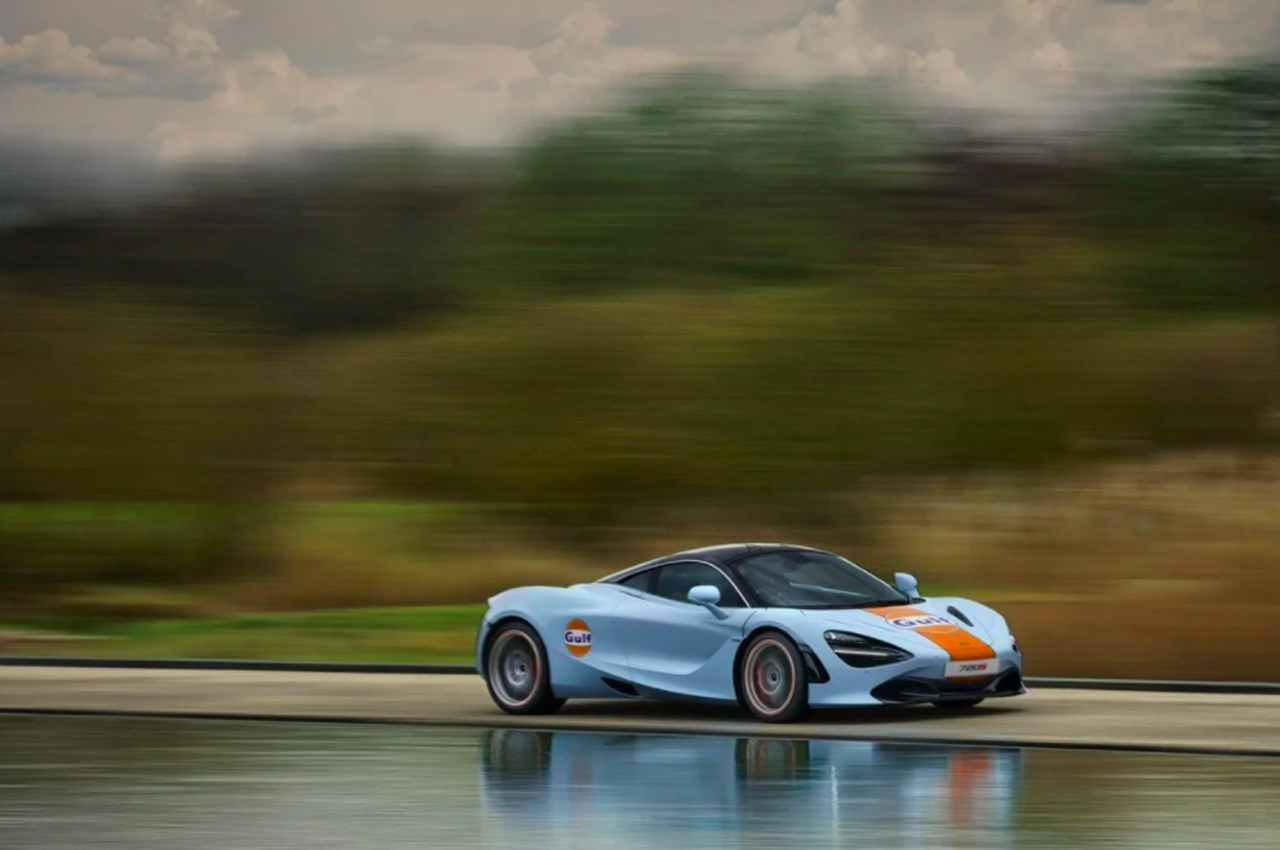 McLaren 720S Gulf Racing: immagini ufficiali