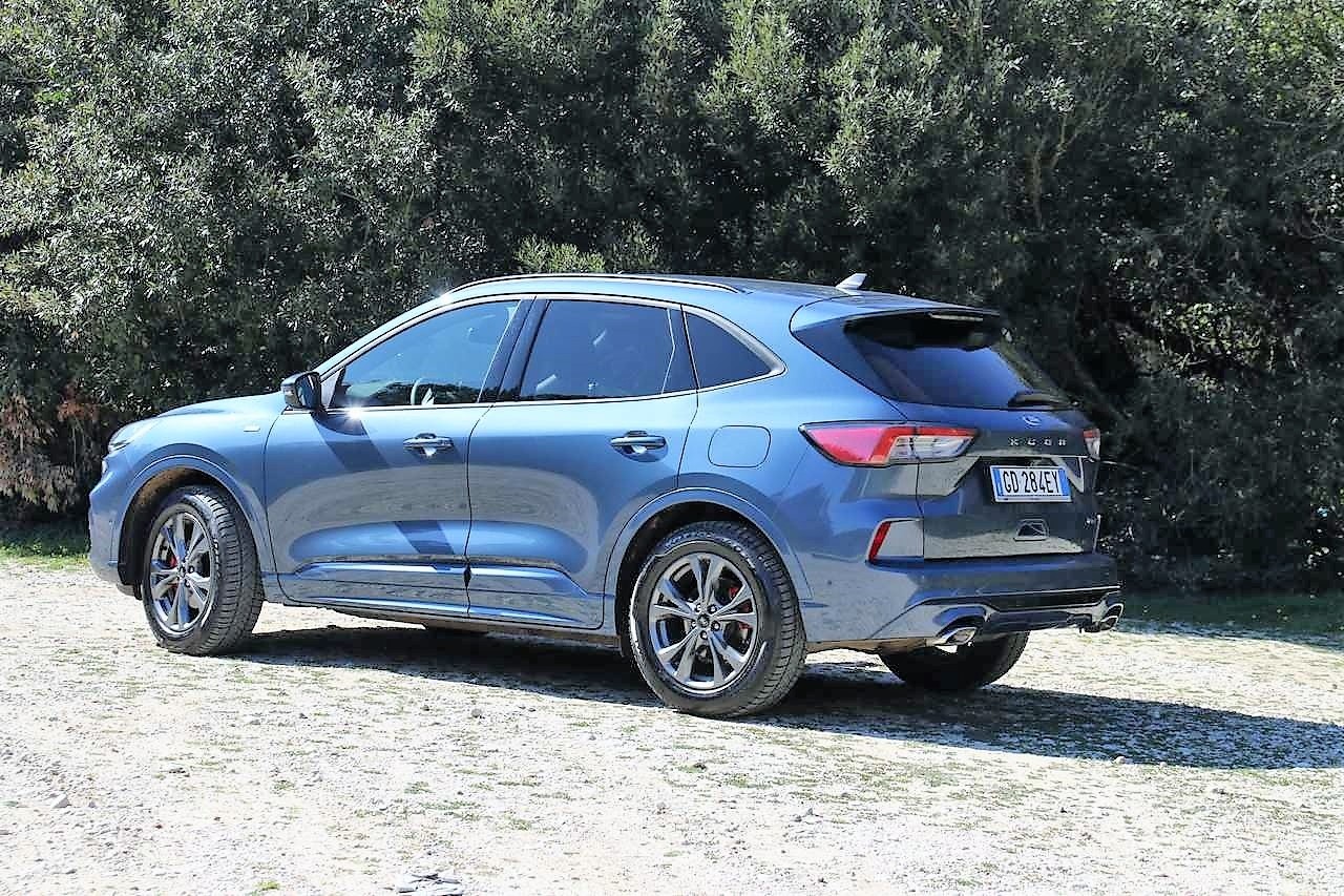 Ford Kuga FHEV AWD: la prova su strada