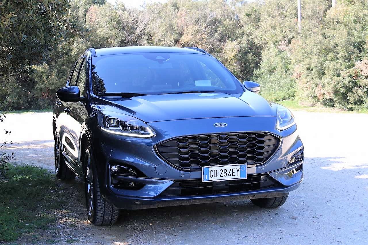 Ford Kuga FHEV AWD: la prova su strada