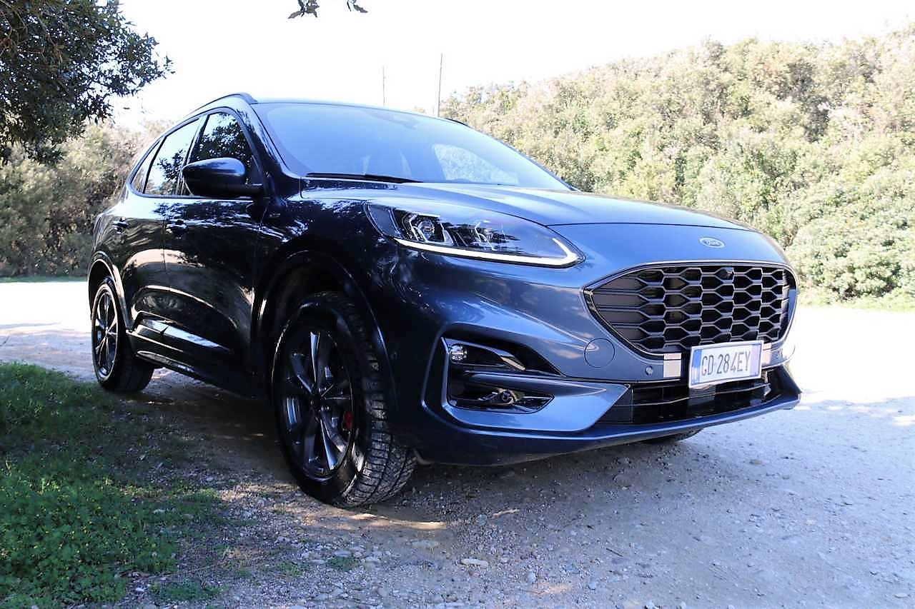 Ford Kuga FHEV AWD: la prova su strada