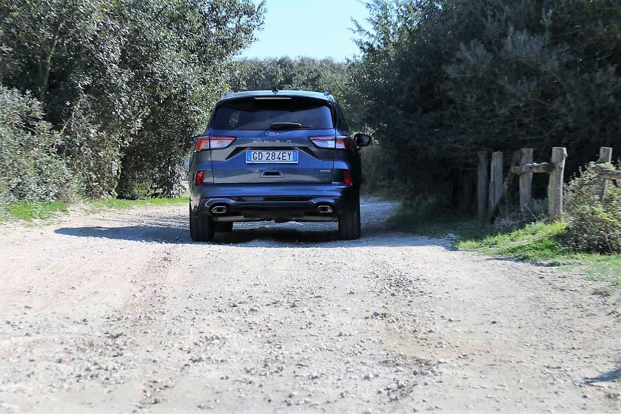 Ford Kuga FHEV AWD: la prova su strada