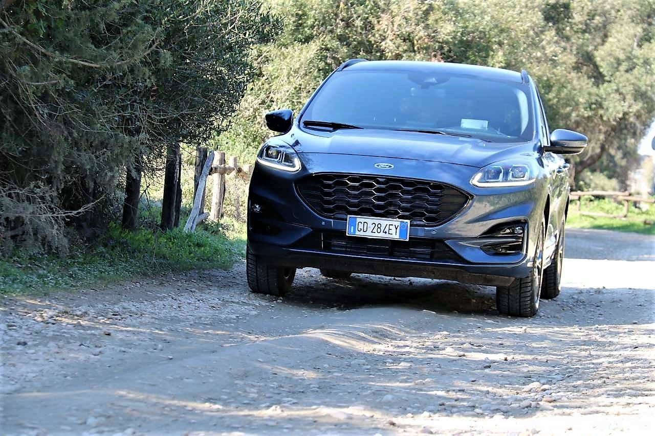 Ford Kuga FHEV AWD: la prova su strada