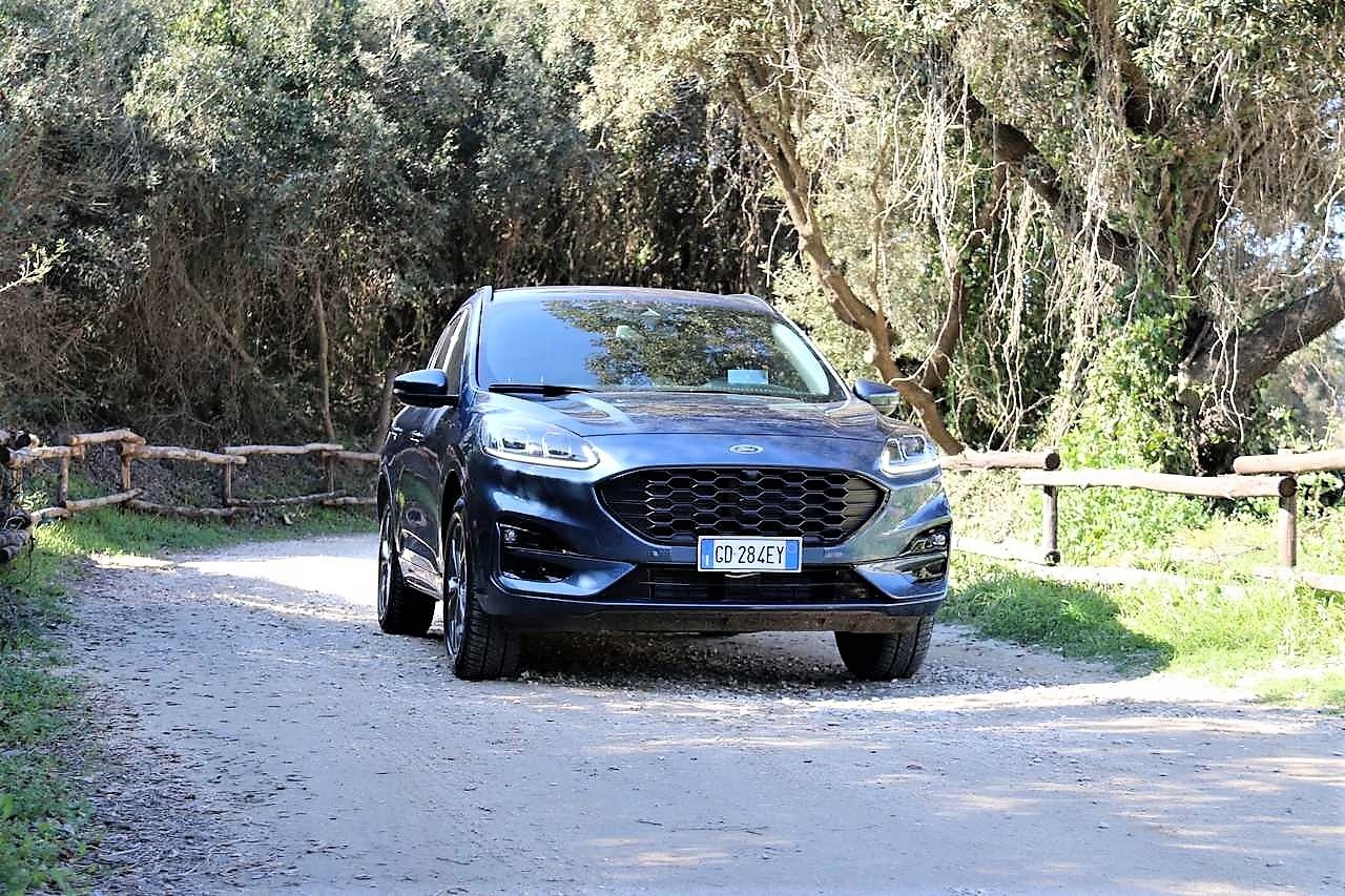 Ford Kuga FHEV AWD: la prova su strada