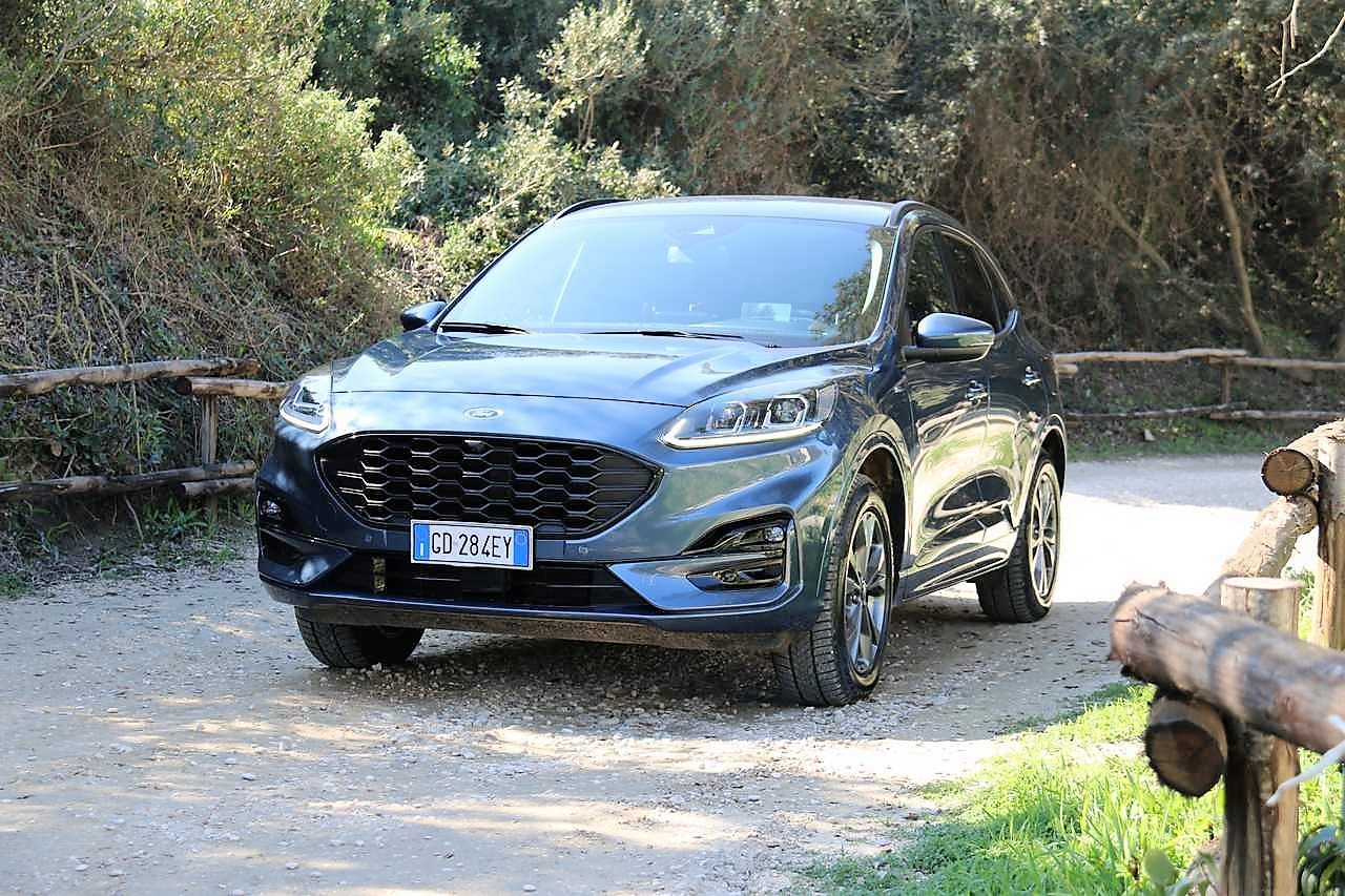 Ford Kuga FHEV AWD: la prova su strada