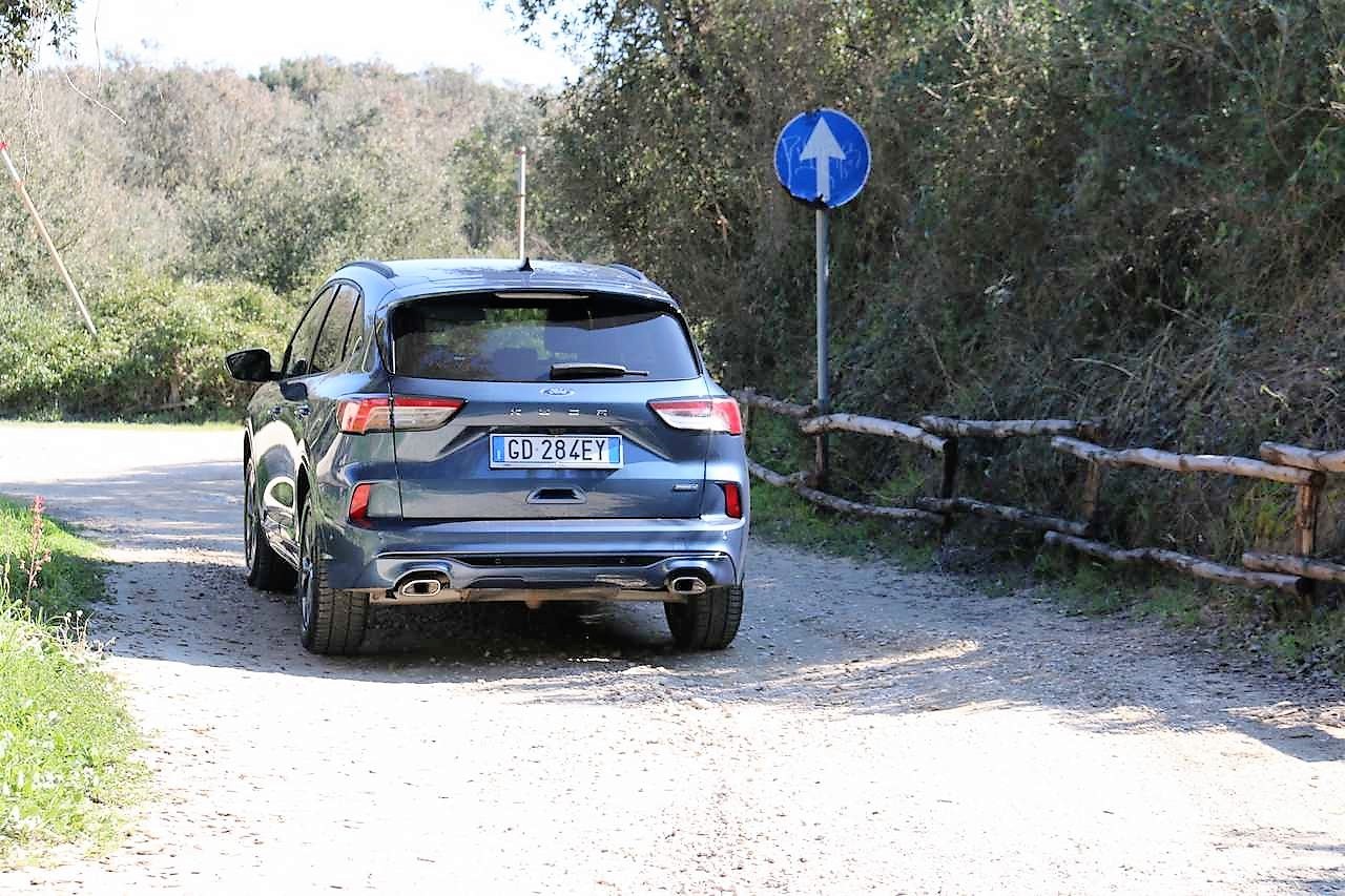 Ford Kuga FHEV AWD: la prova su strada