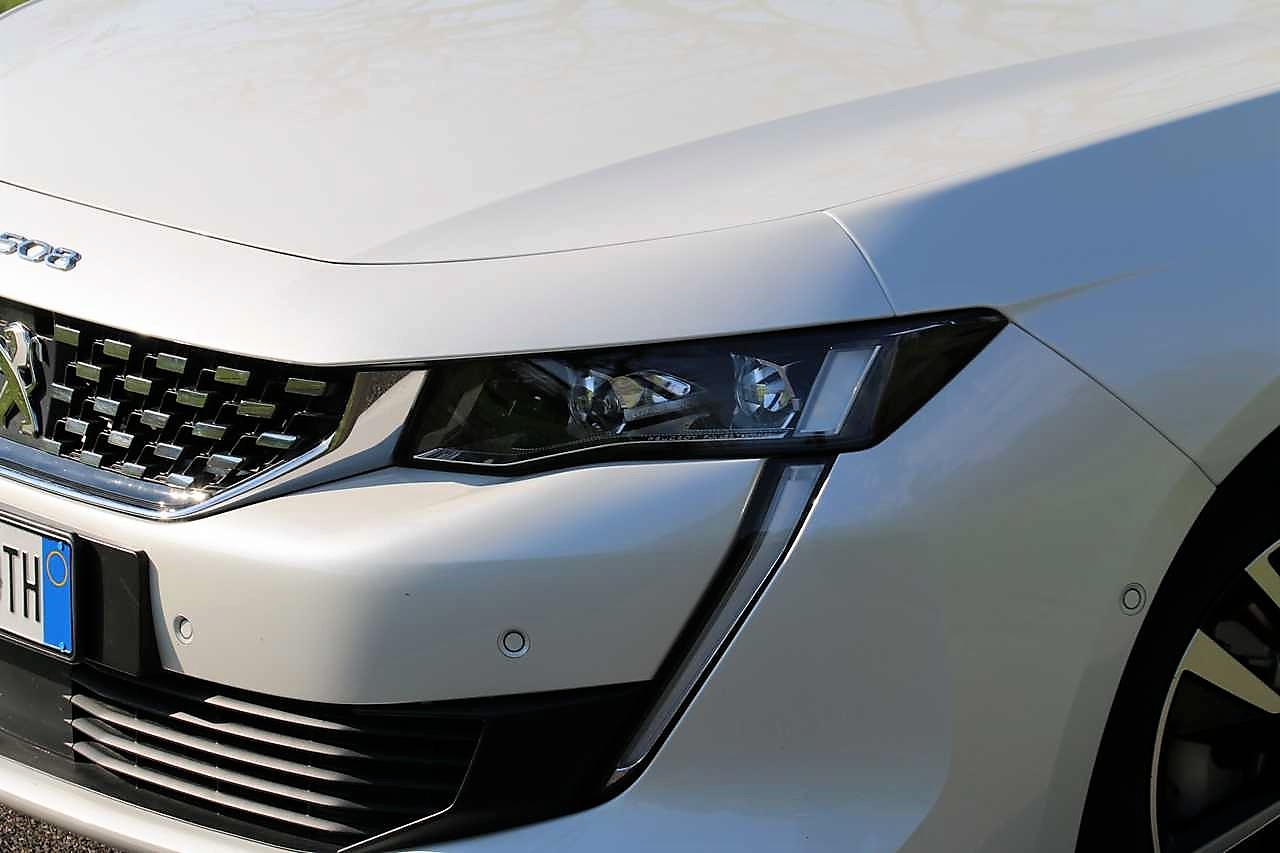 Peugeot 508 SW Hybrid 225 e-AT8 GT: la prova su strada