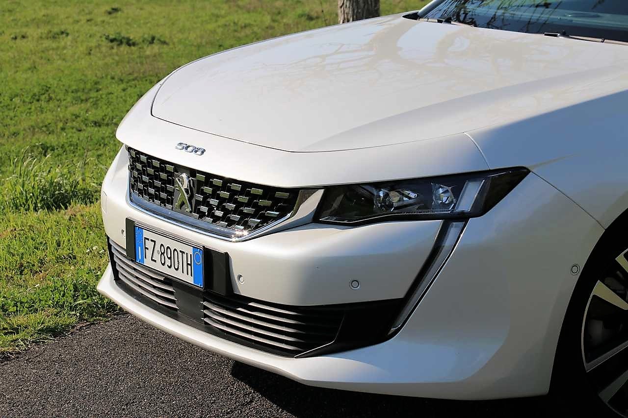 Peugeot 508 SW Hybrid 225 e-AT8 GT: la prova su strada