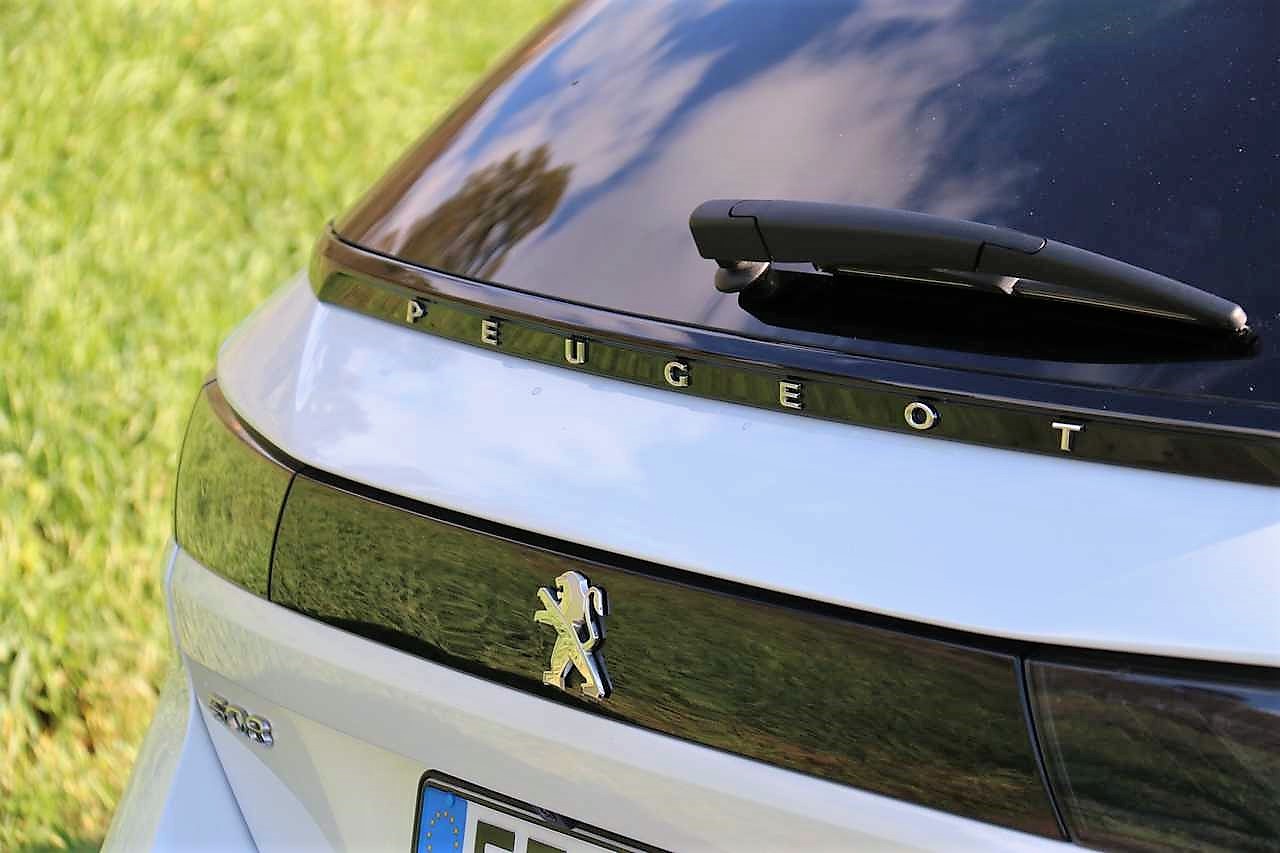 Peugeot 508 SW Hybrid 225 e-AT8 GT: la prova su strada