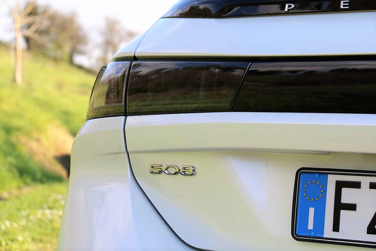 Peugeot 508 SW Hybrid 225 e-AT8 GT: la prova su strada