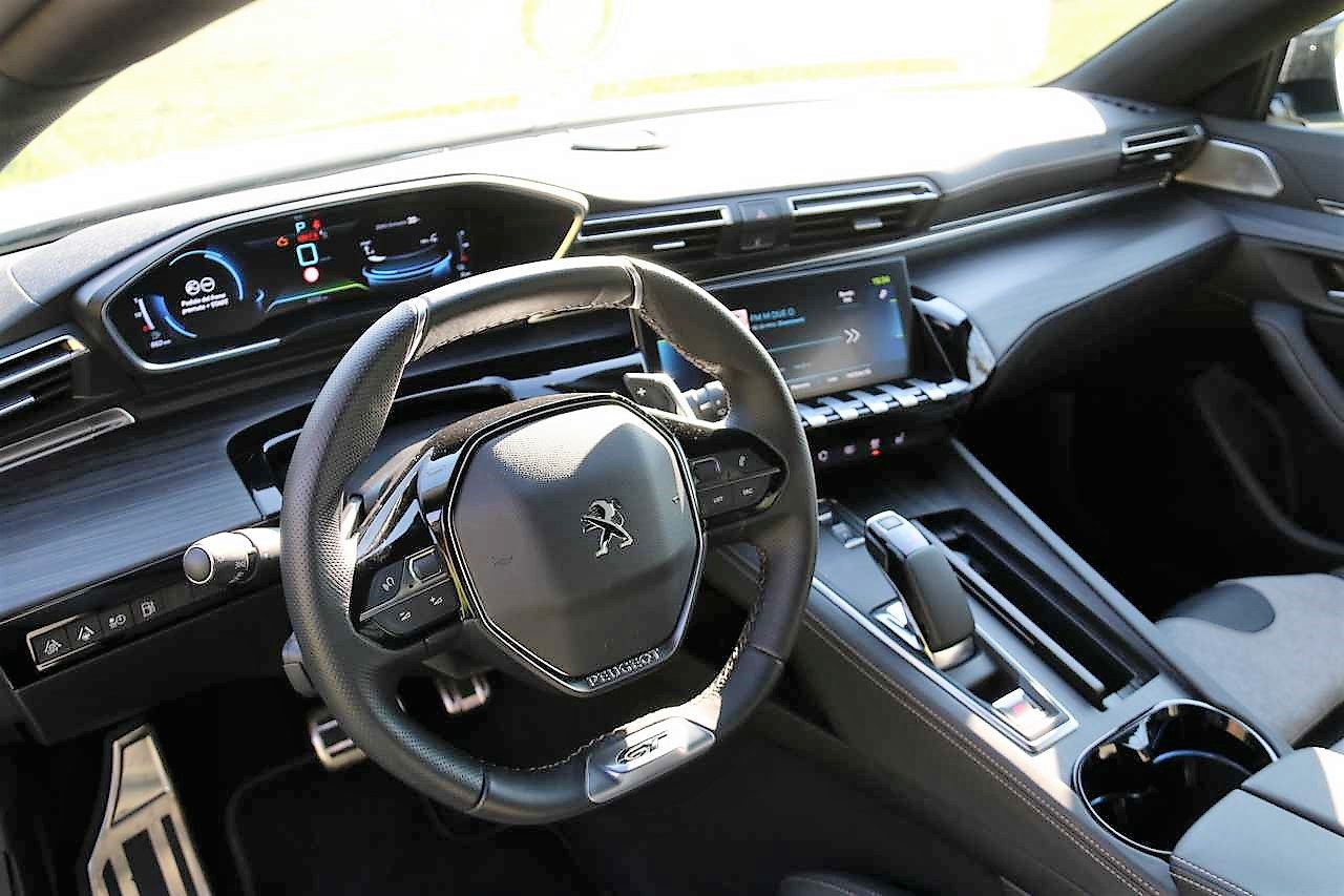 Peugeot 508 SW Hybrid 225 e-AT8 GT: la prova su strada