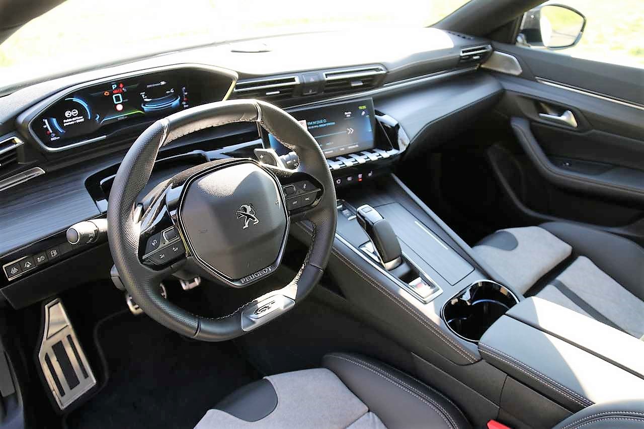 Peugeot 508 SW Hybrid 225 e-AT8 GT: la prova su strada