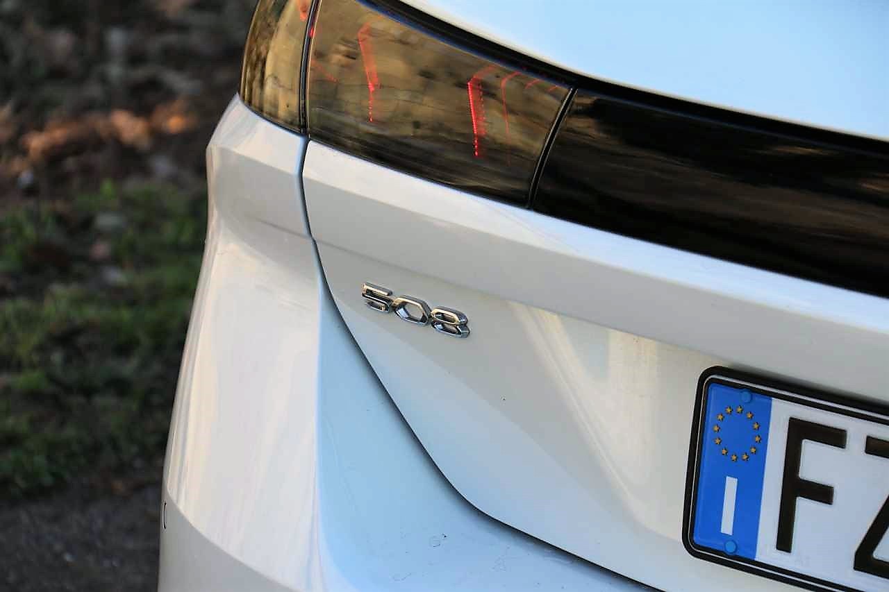 Peugeot 508 SW Hybrid 225 e-AT8 GT: la prova su strada