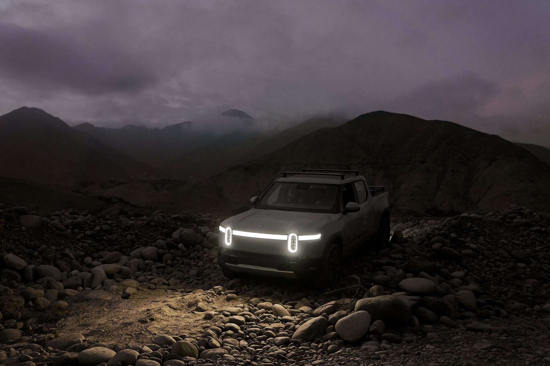 Rivian R1T: le immagini