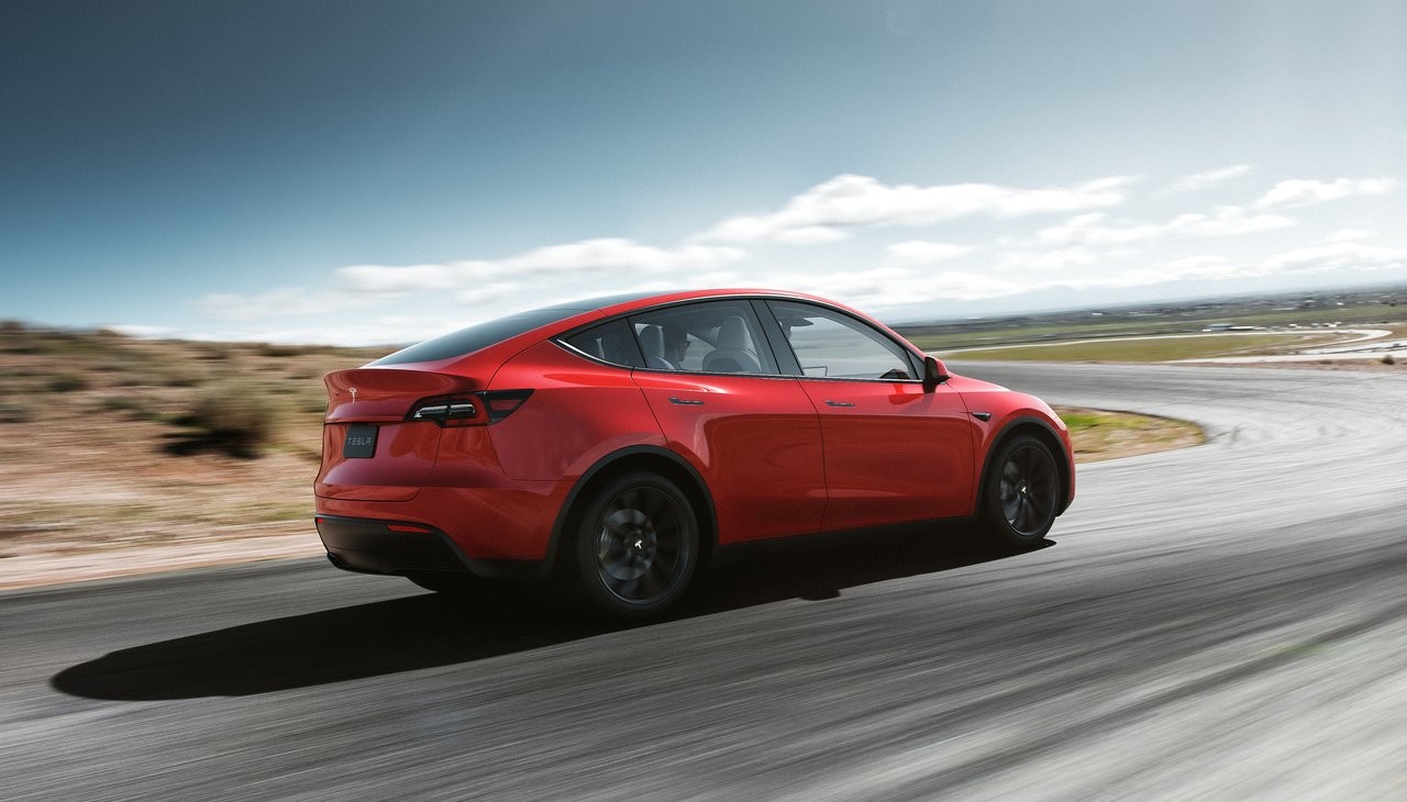 Tesla Model Y: immagini ufficiali