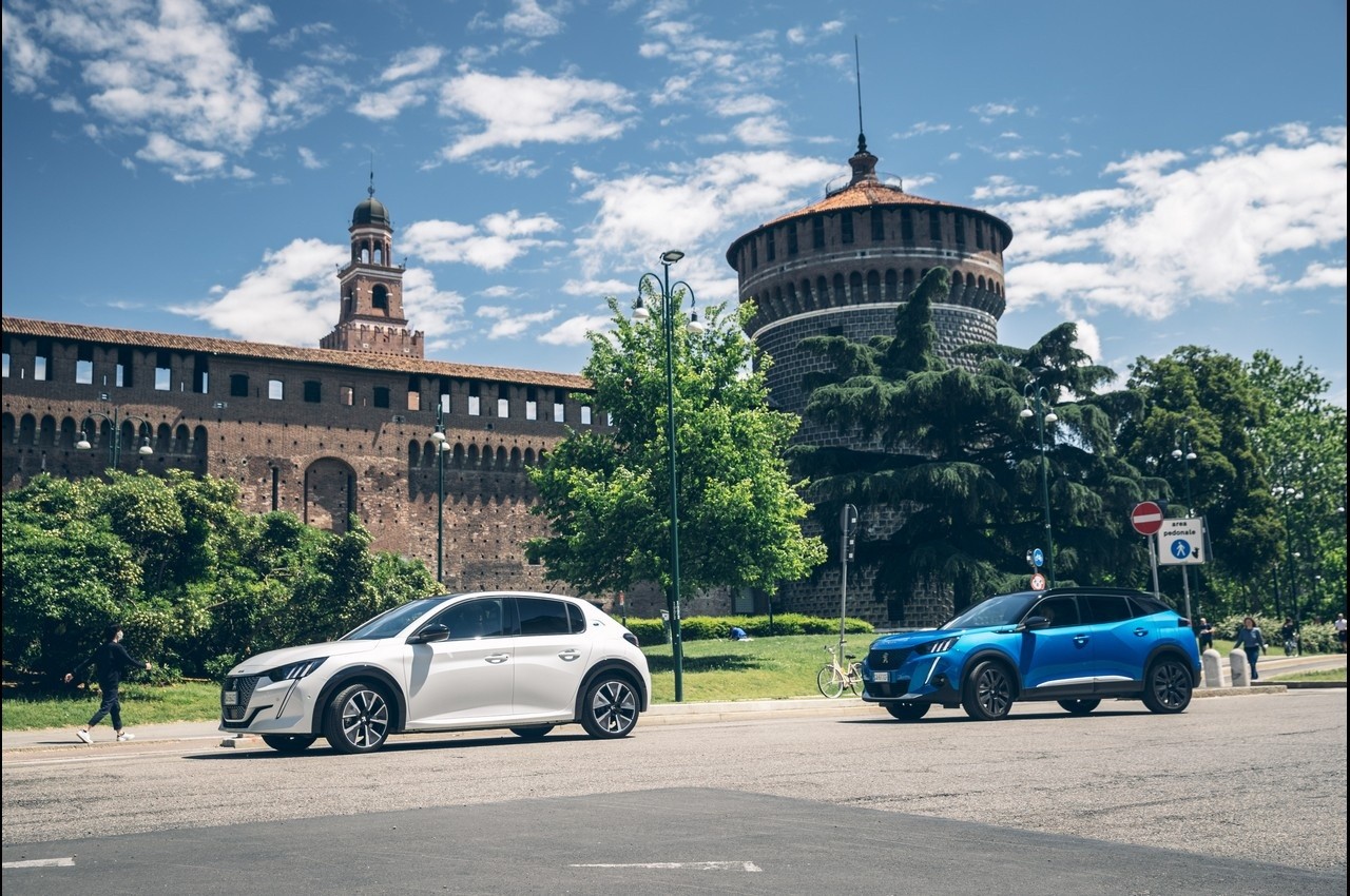 Peugeot e-208 ed e-2008 alla scoperta della Milano di Leonardo da Vinci