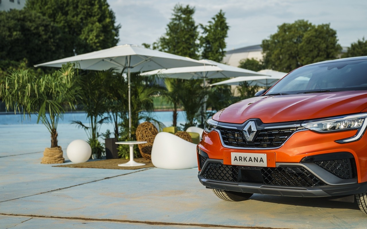 Renault Arkana E-TECH 145, nuove immagini ufficiali