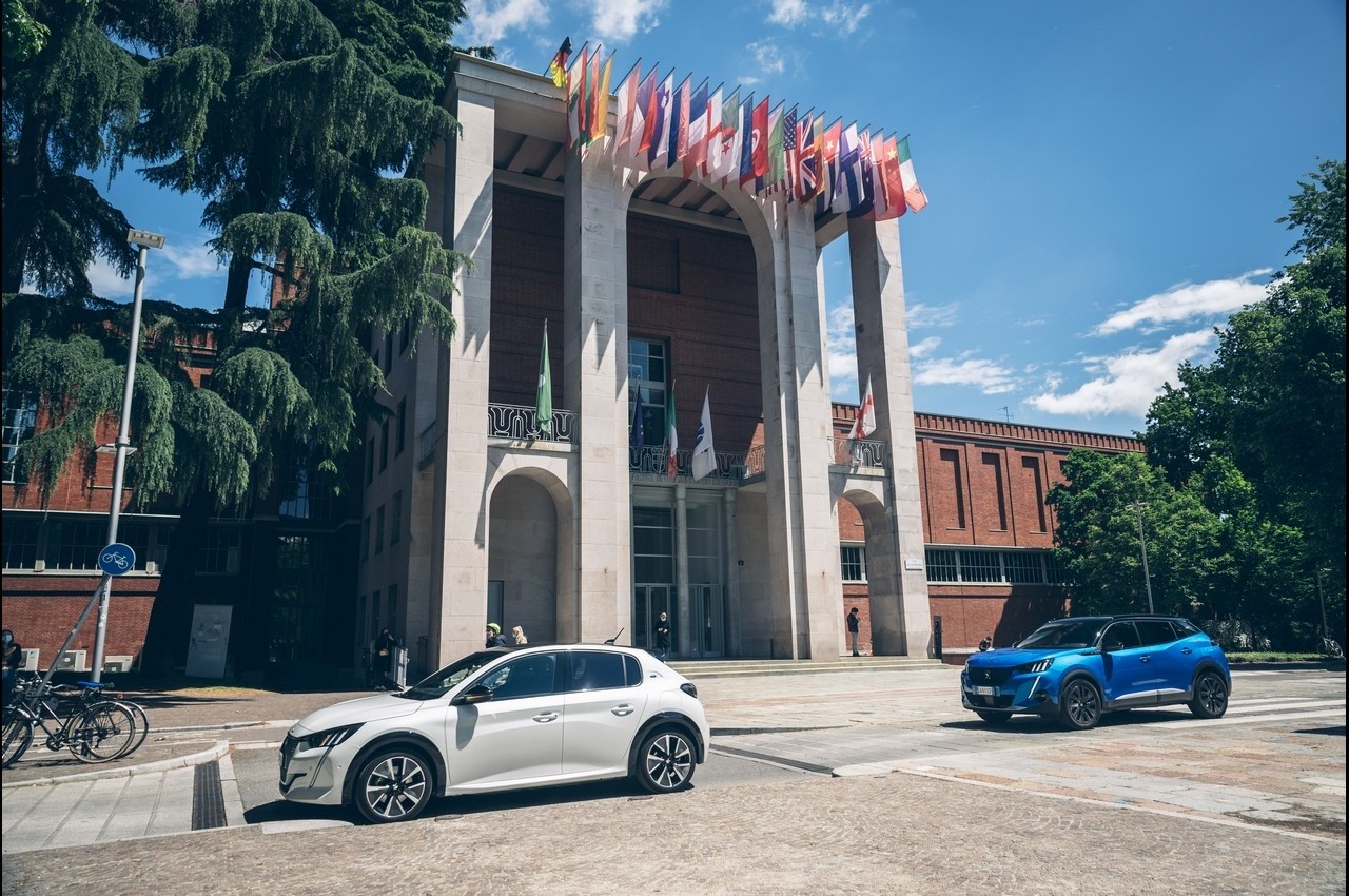 Peugeot e-208 ed e-2008 alla scoperta della Milano di Leonardo da Vinci