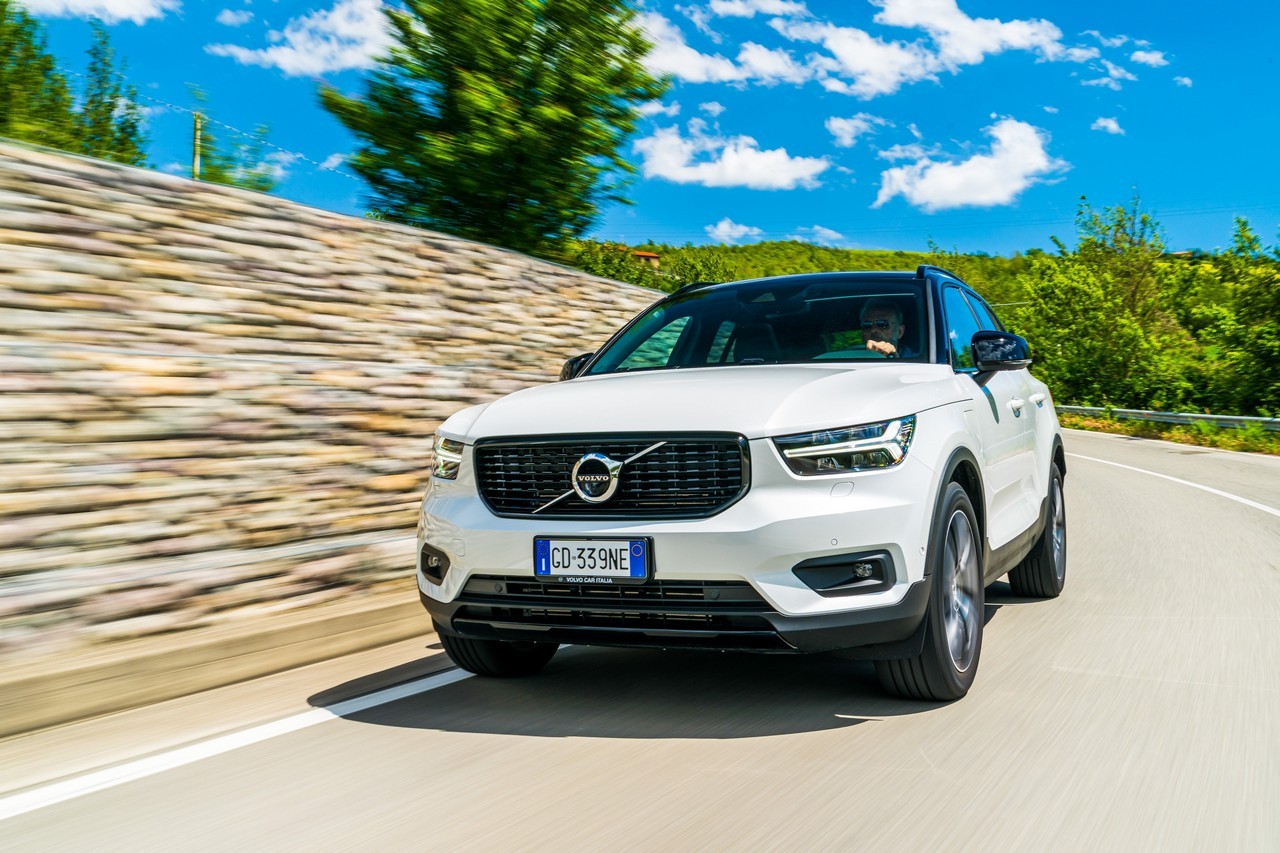 Volvo XC40 Recharge: immagini ufficiali e tecnologie di bordo