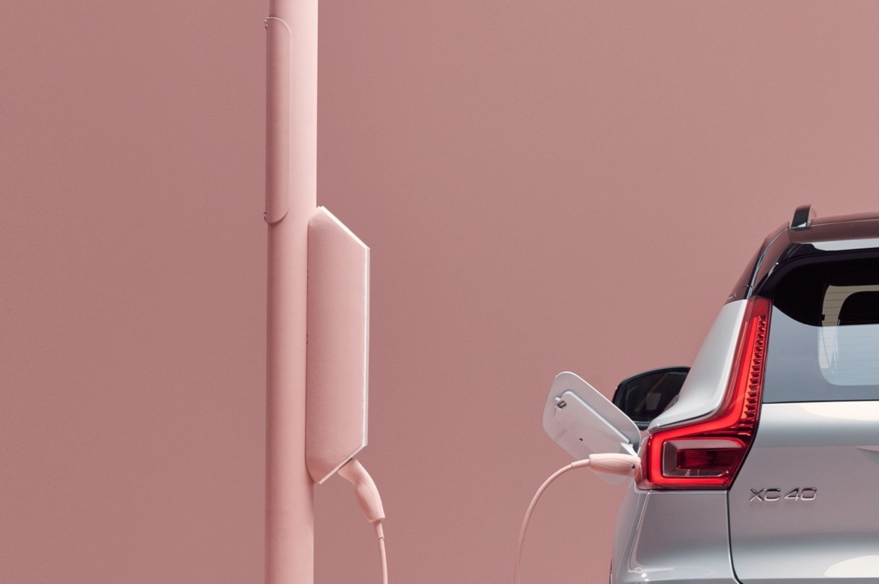 Volvo XC40 Recharge: immagini ufficiali e tecnologie di bordo