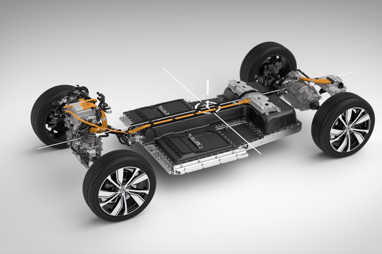 Volvo XC40 Recharge: immagini ufficiali e tecnologie di bordo