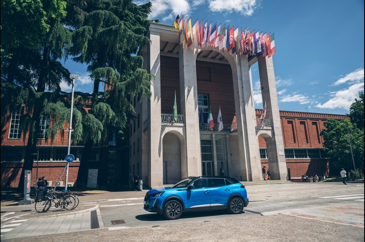 Peugeot e-208 ed e-2008 alla scoperta della Milano di Leonardo da Vinci