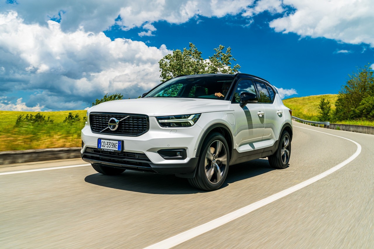 Volvo XC40 Recharge: immagini ufficiali e tecnologie di bordo