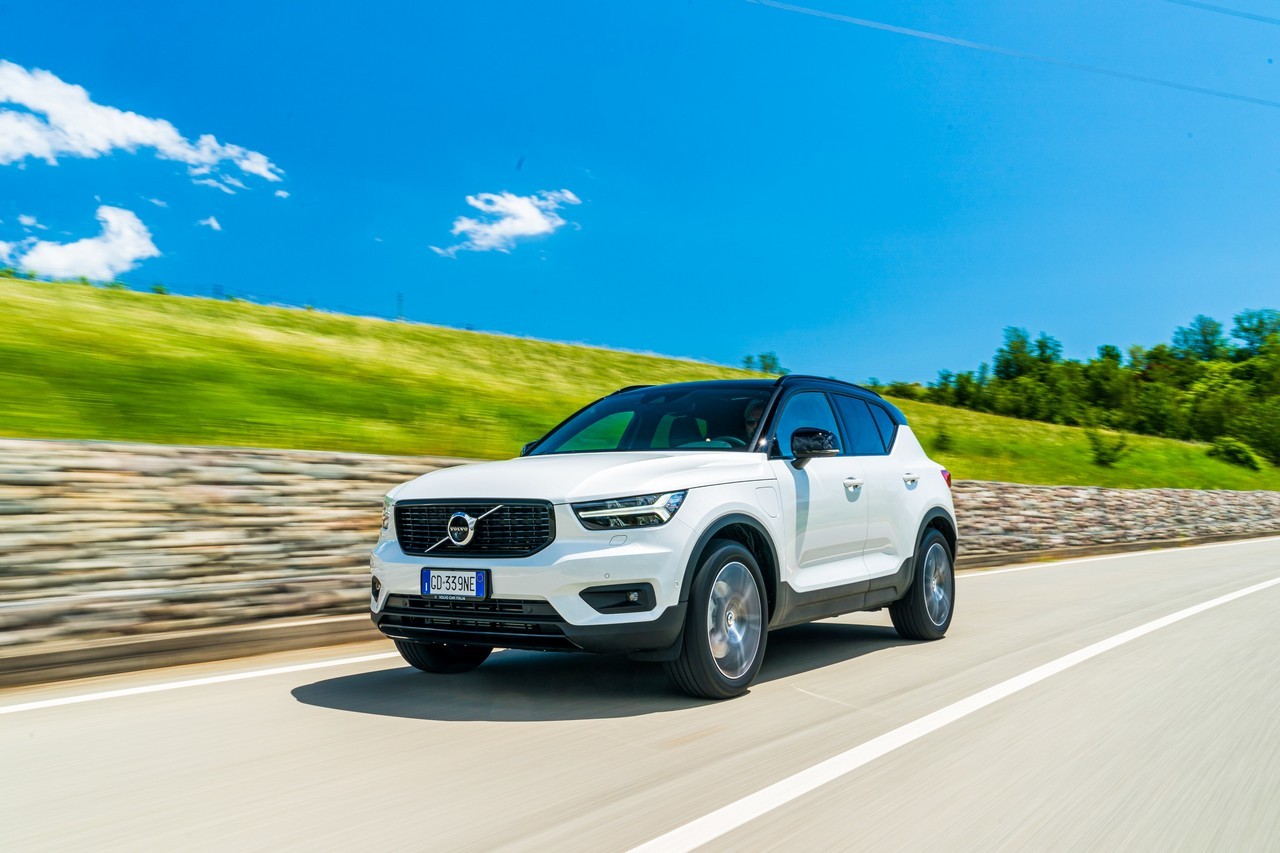 Volvo XC40 Recharge: immagini ufficiali e tecnologie di bordo