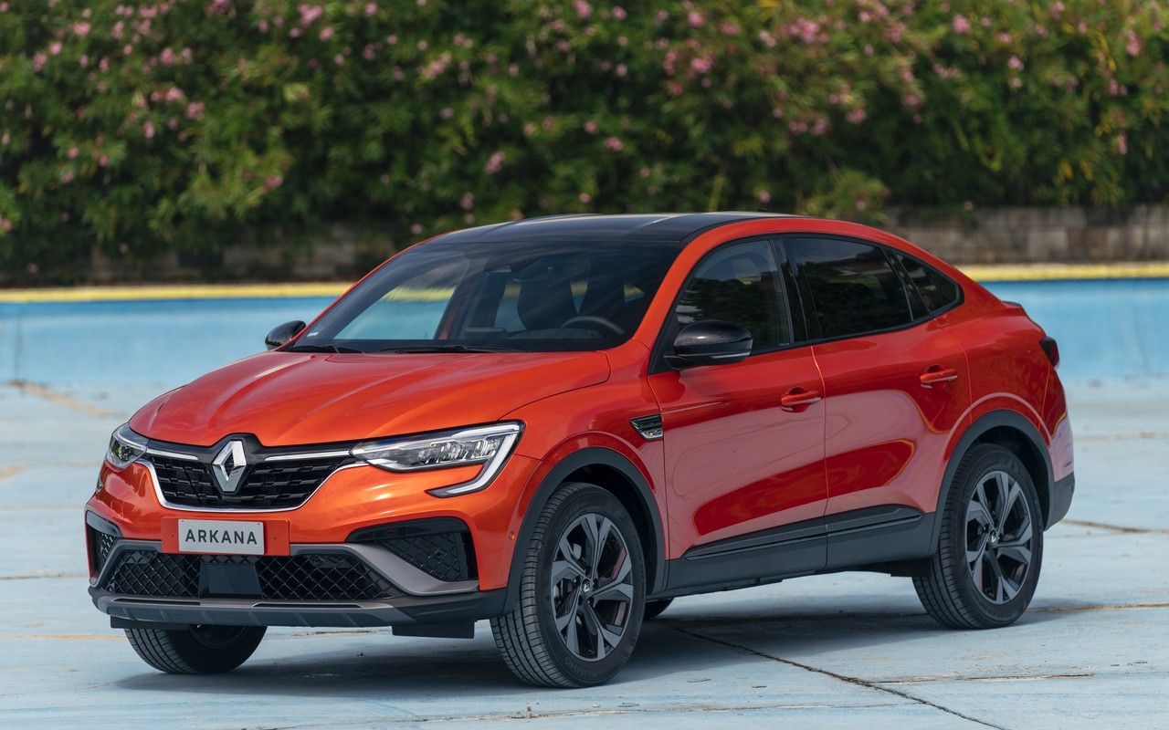 Renault Arkana E-TECH 145, nuove immagini ufficiali