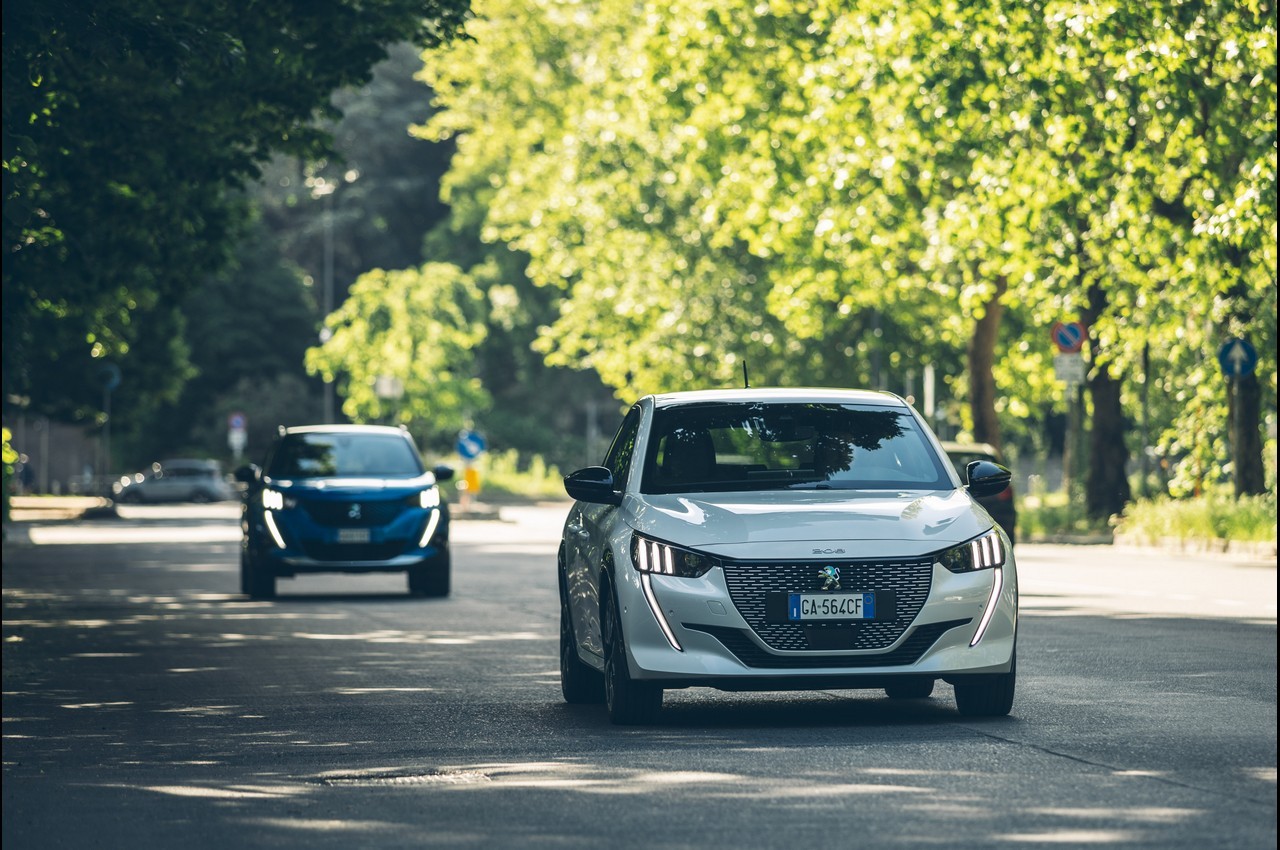 Peugeot e-208 ed e-2008 alla scoperta della Milano di Leonardo da Vinci