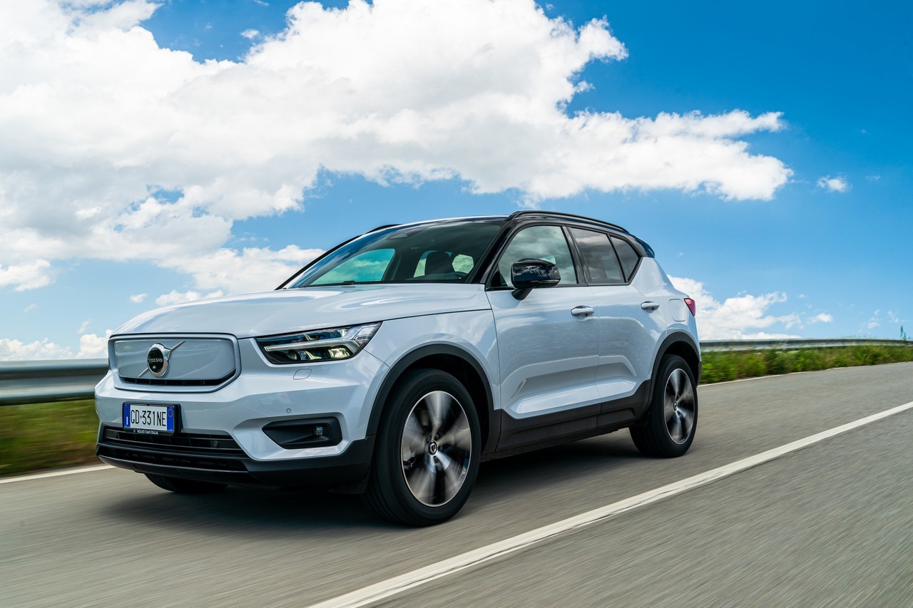 Volvo XC40 Recharge: immagini ufficiali e tecnologie di bordo