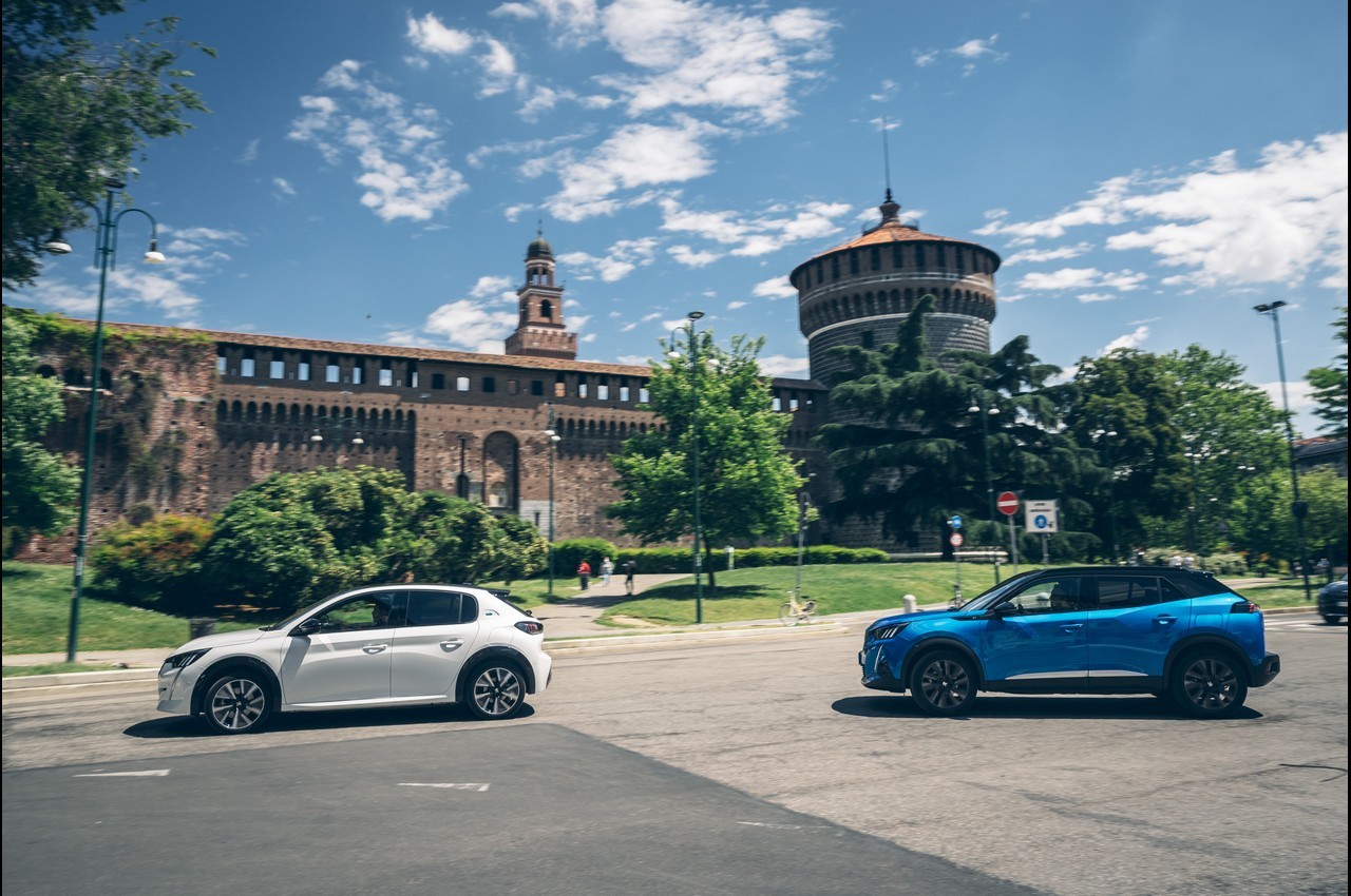 Peugeot e-208 ed e-2008 alla scoperta della Milano di Leonardo da Vinci