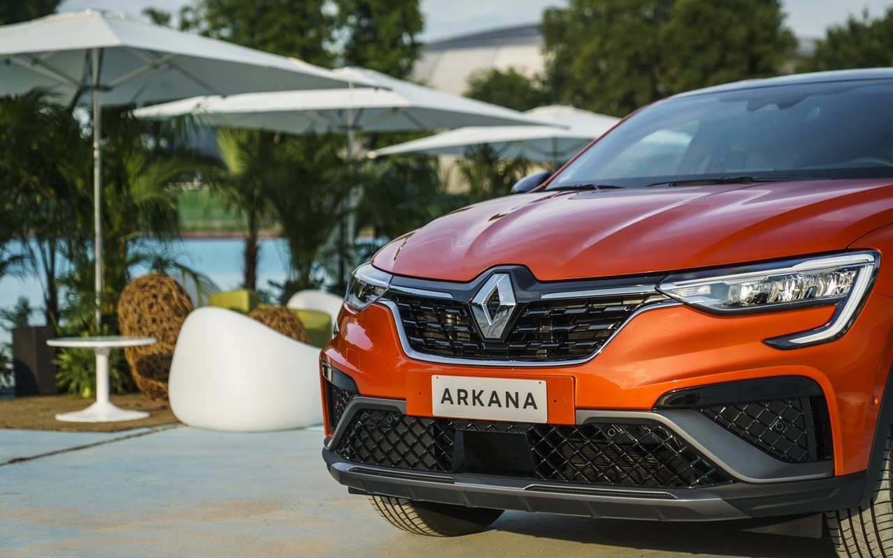 Renault Arkana E-TECH 145, nuove immagini ufficiali